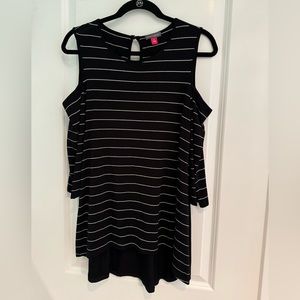 Cold shoulder stripe top Vince Camuto.